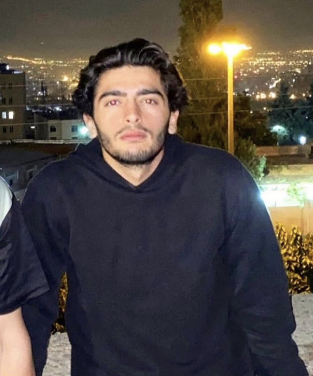 Han heter Milad Armoun och är i 20-årsåldern. Han är anklagad för att "föra krig mot gud". 
Han greps den 22 oktober och döms av rättsväsendet i Islamiska republiken till att avrättas. Va hans röst. 

#StopExecutionInIran