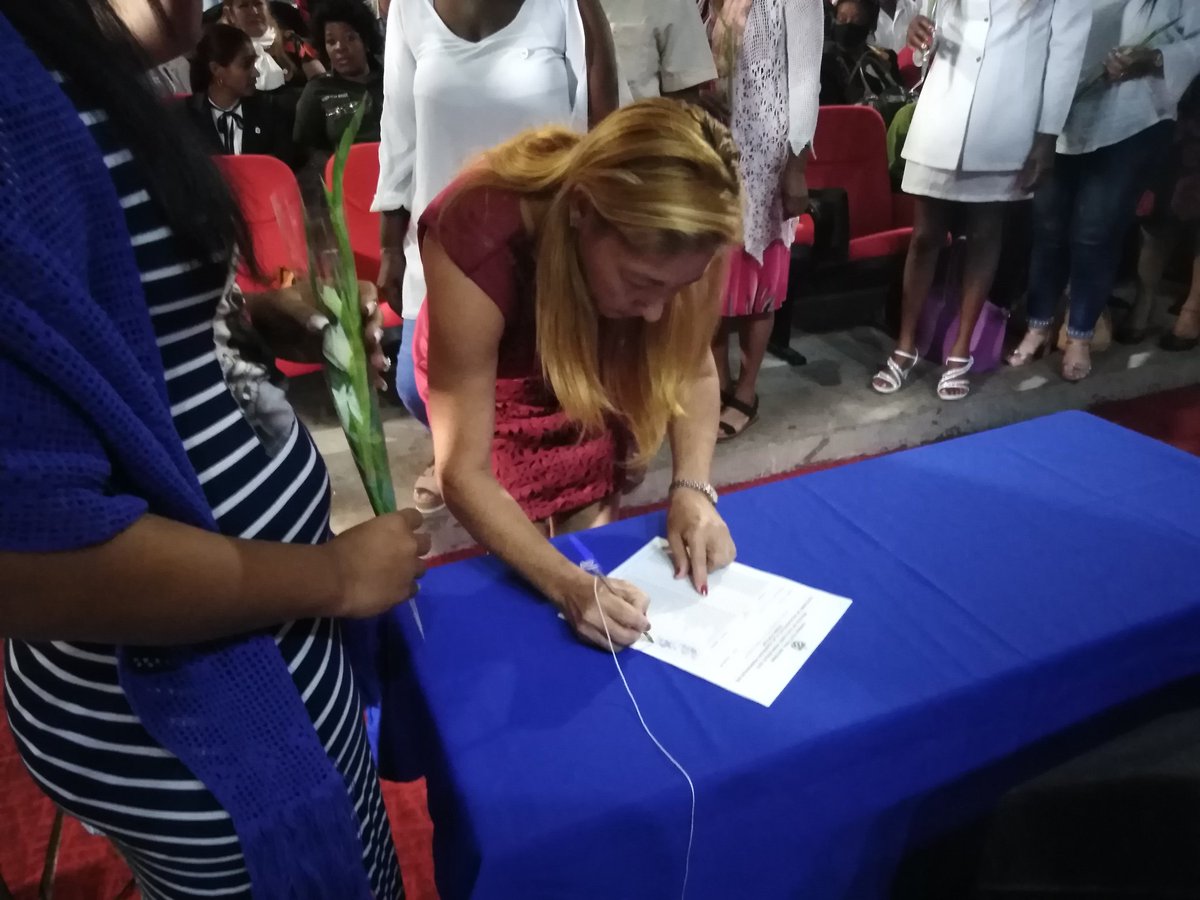 rauldejesusvm's tweet photo. En desarrollo Asamblea constituyente del Poder Popular en la Isla de la Juventud.

Los 83 delegados de circunscripción presentes, 35 mujeres y 48 hombres, que integrarán el órgano de gobierno local como establece la ley, juramentaron para prestar el servicio al pueblo. https://t.co/BnHS5bkQJt