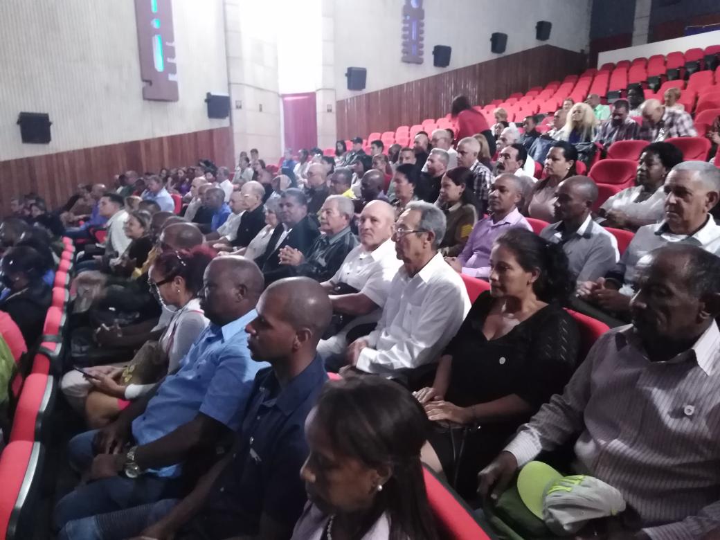 rauldejesusvm's tweet photo. En desarrollo Asamblea constituyente del Poder Popular en la Isla de la Juventud.

Los 83 delegados de circunscripción presentes, 35 mujeres y 48 hombres, que integrarán el órgano de gobierno local como establece la ley, juramentaron para prestar el servicio al pueblo. https://t.co/BnHS5bkQJt