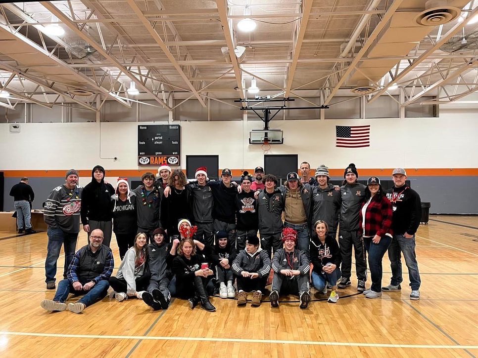 RHSPuck's tweet photo. TOYS for TOTS success! They helped over 400 families this morning. This team rocked it. 🎄 🎅 🎁 https://t.co/eNEZlL93S6