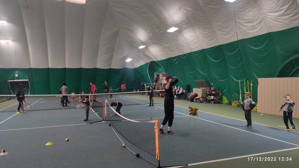 boscoffernandes's tweet photo. Another wonderful morning @HEADStartTennis @bigteddykgb @JamieDPower of #JuniorTennisDevelopment #RedYellowGreenBall #LongTermPlayerDevelopment #OneDayAtATime .Loved every minute of it https://t.co/mjuMjGubYv
