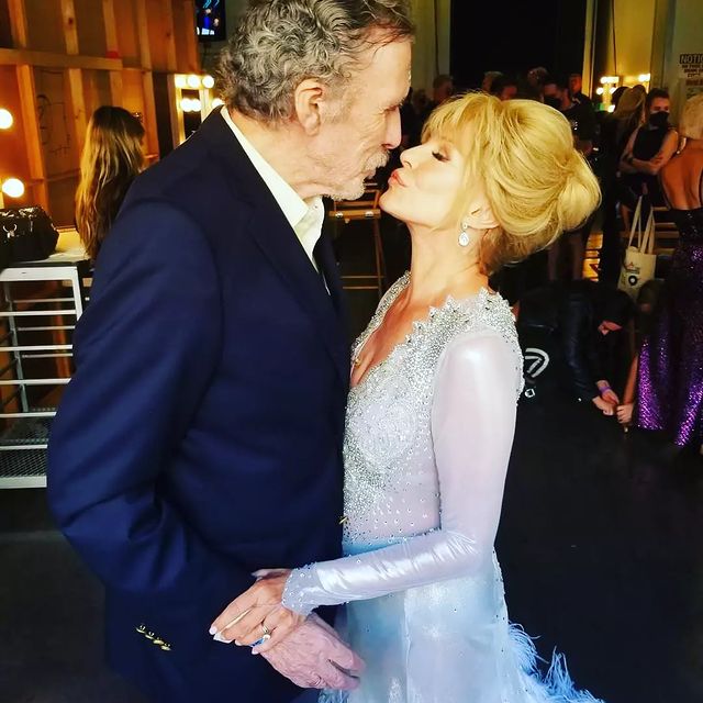 Josekcampos's tweet photo. #Saturday...
#FACETOFACE... 📷#BrianRussell and @RealCherylLadd... angel kiss 
#HAPPYFriday EveryOne🌏🌎🌍 
@liljsez @realjaclynsmith @FarrahFawcettFN @morgfair https://t.co/APihTy4j5c