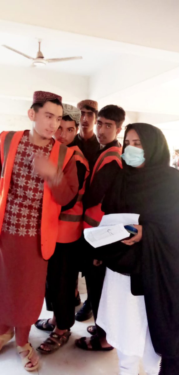 Moni_Kakar's tweet photo. Around 1400 of afghan refugees including women &amp; children hv been arrested by Karachi Police since last 2 months alleged of non availability of legal documents.But I've met up to 400 imprisoned Afghans who had visas,PoR &amp;ACC cards,but police confiscated their passports&amp; cards.@UN https://t.co/6bMyNyEt4o