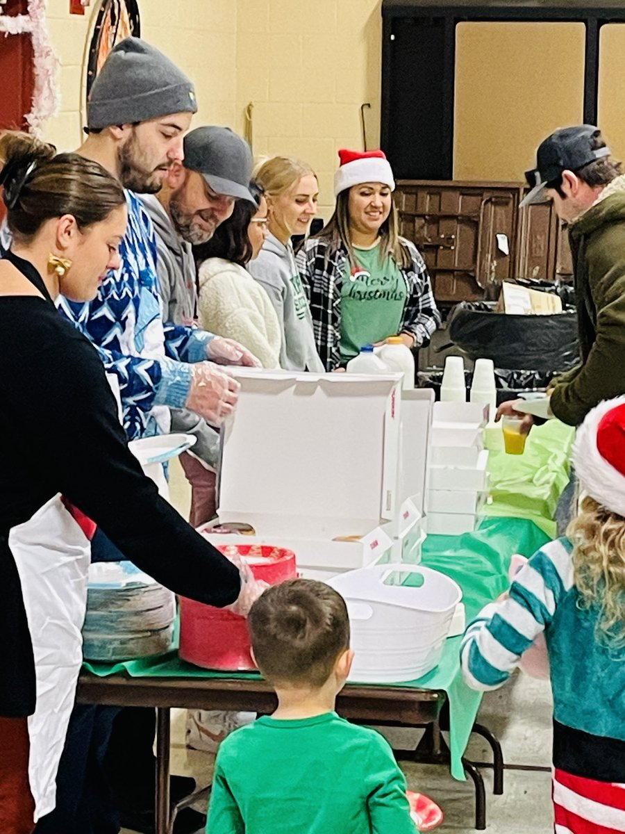 CindyBlagg's tweet photo. Breakfast with Santa @twdtigers https://t.co/BzTknq98Qm