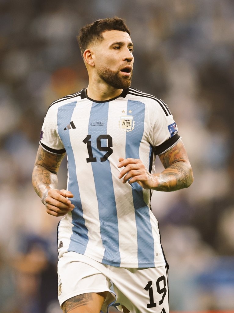 Si te cruzaste con este Otamendi de la suerte, dale RT para proteger a nuestro gladiador y la Selección, si lo ignoras se pudre todo... 🇦🇷🍀🧙‍♀️