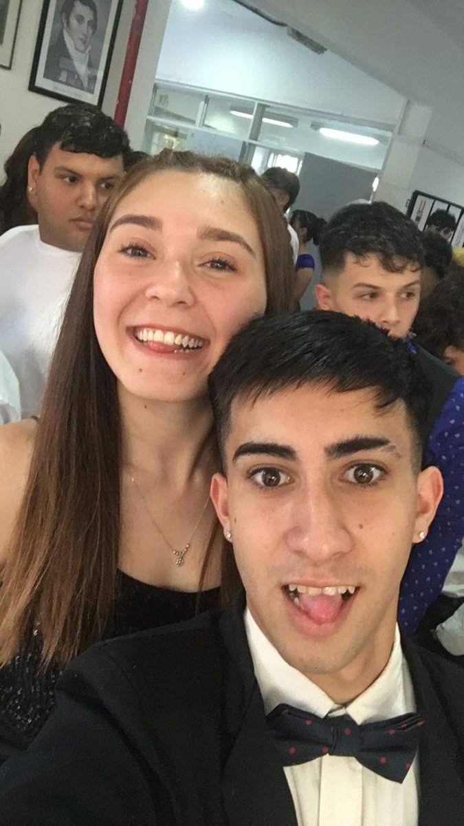 Magalidiaz62's tweet photo. el año pasado,desorientada y asustada volviendo de la cuarentena y estando en burbujas,conoci a mi mejor amigo. a la persona que me acompaño durante estos dos años con su amistad incondicional..ahora el se va,se va a otro pais,a seguir con sus estudios y para comenzar su vida- https://t.co/xCl8Gv9gZx