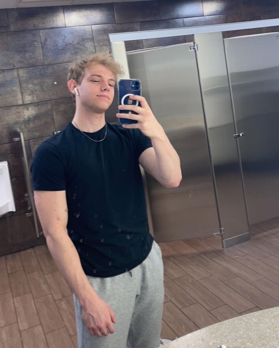 Loganrlz ☻ tweet media