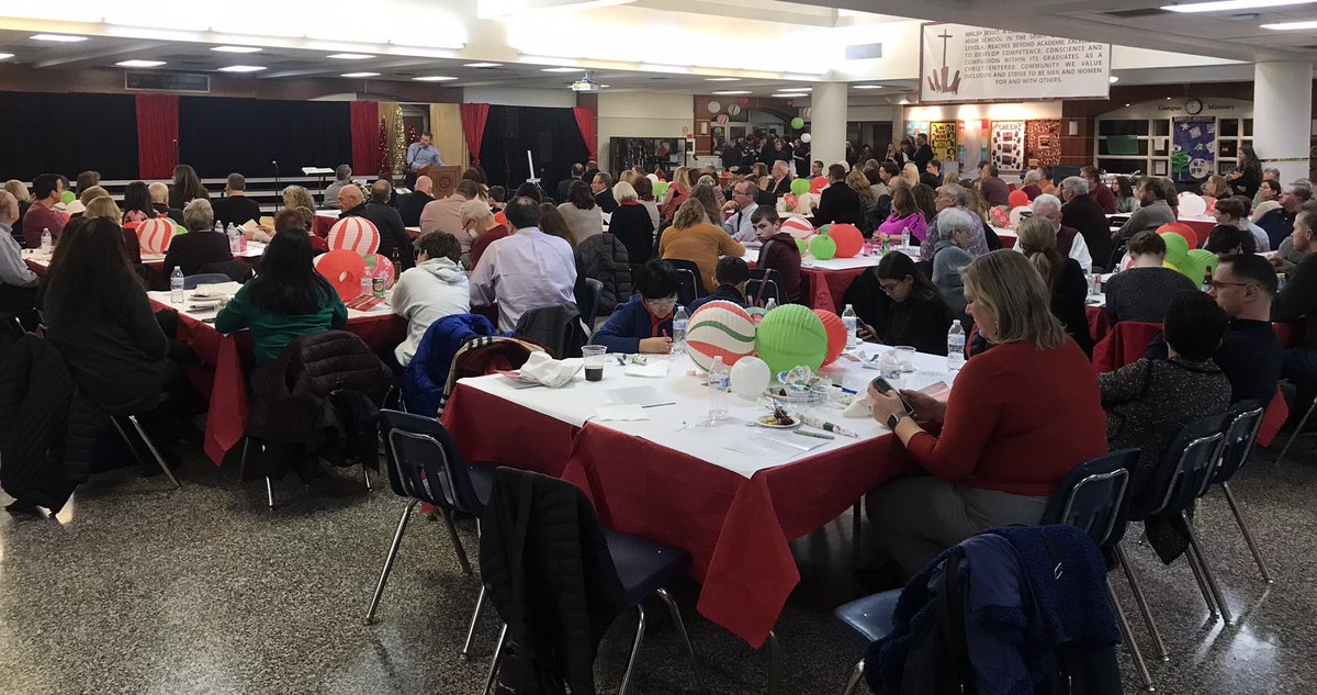 PadmesLover's tweet photo. #Santa was “Sleigh-ing it” bartending for Reaching for the Stars
#PFAB holiday fundraiser
@WJHarmonyGold , @WalshJesuit band, orchestra, stage crew and choir performed on @WJCenterStage
@ztomko https://t.co/pdDcGaTJdZ