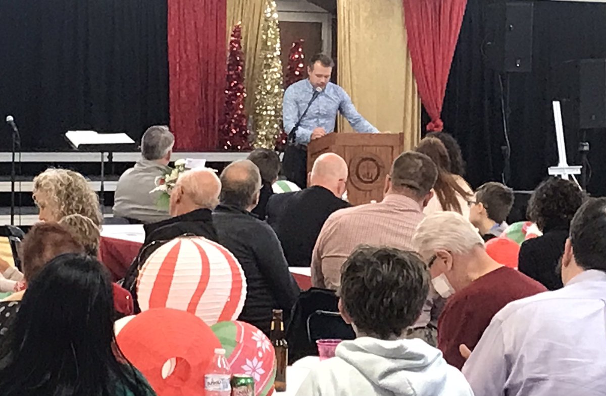 PadmesLover's tweet photo. #Santa was “Sleigh-ing it” bartending for Reaching for the Stars
#PFAB holiday fundraiser
@WJHarmonyGold , @WalshJesuit band, orchestra, stage crew and choir performed on @WJCenterStage
@ztomko https://t.co/pdDcGaTJdZ