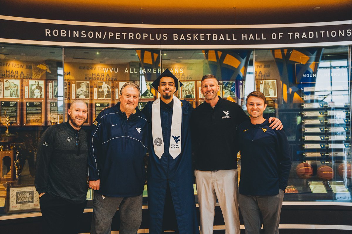 CoachHuggs's tweet photo. Proud of you @THEDOOSKIE and appreciate everything you've done for the Mountaineer Basketball Program. It was special to be able to see the entire Matthew's Family make it over from the West Coast to be there for you and your sisters big day. https://t.co/mRVMxIEMCX