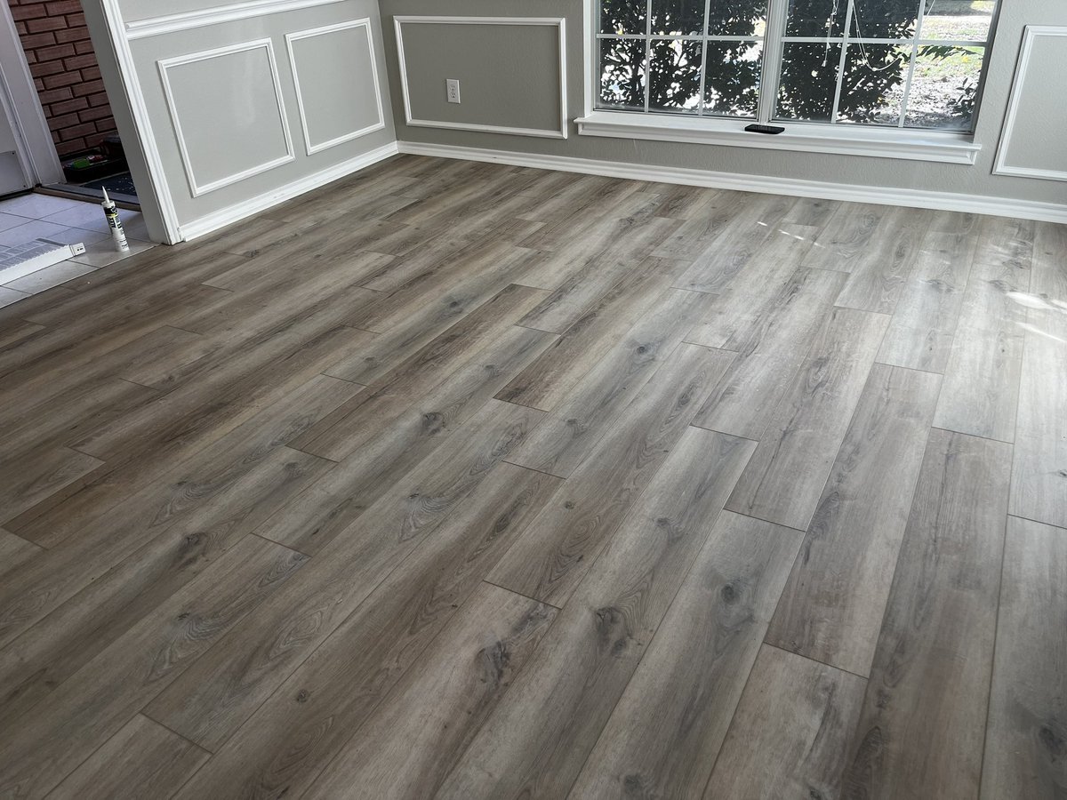 MaverickRoofDFW's tweet photo. Looking to upgrade your flooring? Maverick Roofing and Contracting now offers Empire Today flooring services! Contact us at 817-505-3211 for a free estimate. #flooring https://t.co/vioWFDBnfB
