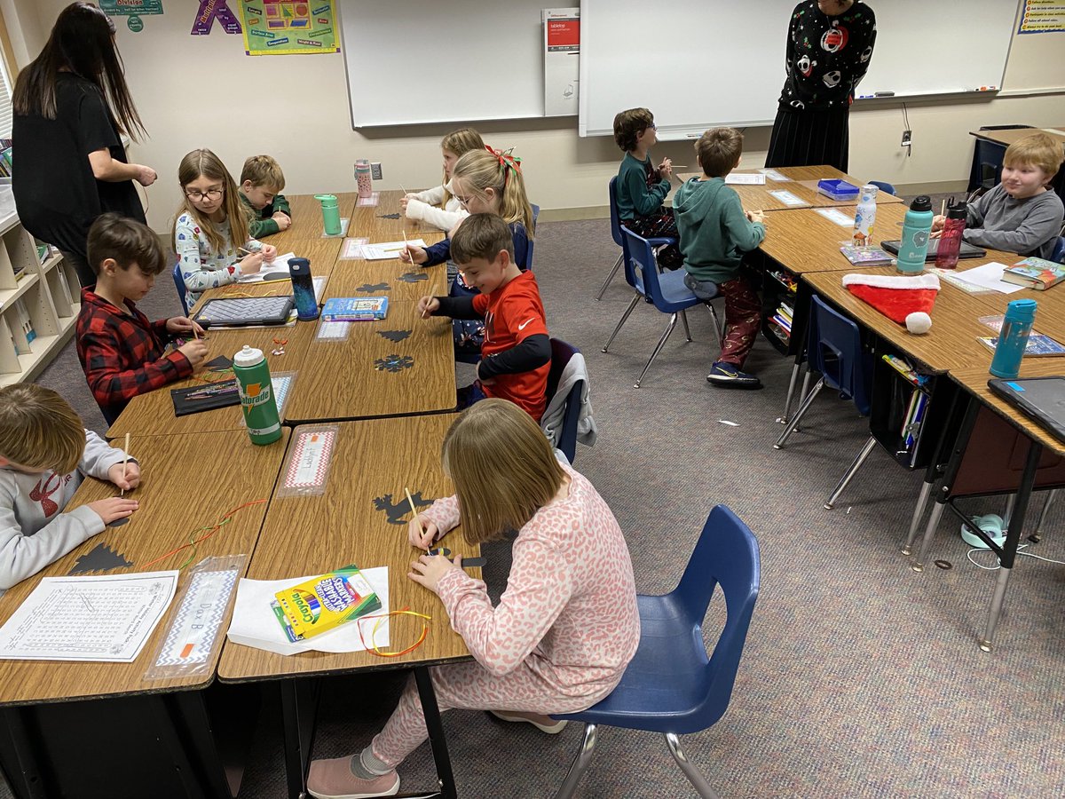 MrAurandTES's tweet photo. Our class had a great time at our winter party! ☃️❄️ https://t.co/FTbmajWOEY