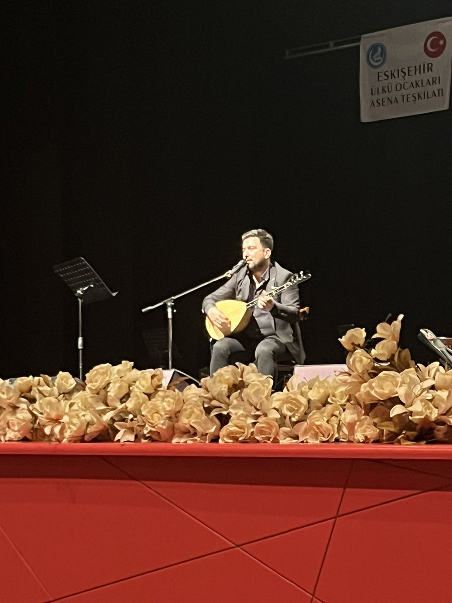 Eskişehir’de <a href="/RahmetSafa/">Rahmet Safa</a> ‘yı dinlemek demek. 😎