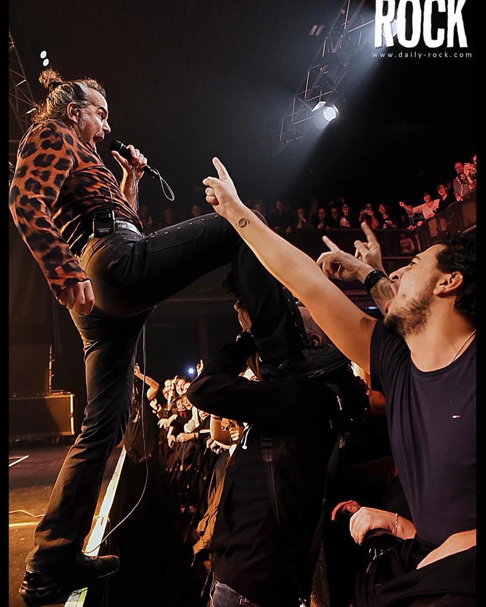 Litfiba's tweet photo. Tanta energia e adrenalina a mille ieri sera al Les Docks!💥 https://t.co/TLjUdgJlis