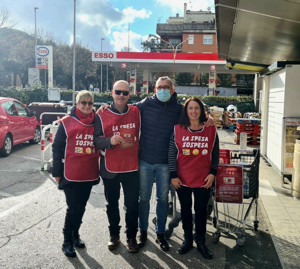 PatriziaDiCarlo's tweet photo. La #SpesaSospesa regala sempre grandi emozioni! Grazie alla generosità dei cittadini ed al grande impegno dei volontari abbiamo donato beni di prima necessità al Villaggio Solidarietà e Speranza di Suor Paola che accoglie bambini e ragazzi e dove la solidarietà è davvero di casa https://t.co/4mFRkCNceG