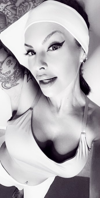 Watch TS Foxxy's leaked NSFW photo on TwXstars