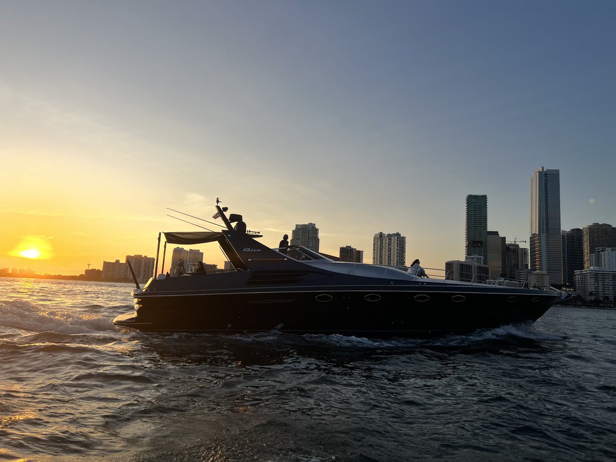 CloudYachts's tweet photo. Sunset in Miami. Holders will see this first hand. β‘οΈ #CloudYachts #NFTs https://t.co/GlJM6g5DTZ