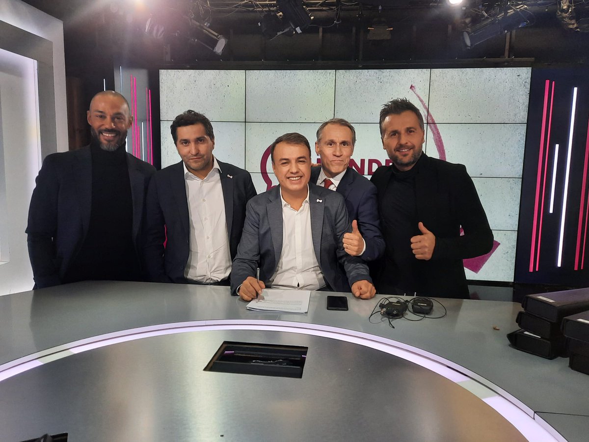 C était la dernière des #grandesbouches ce soir. Merci a vous de nous avoir suivi, merci a mes camarades <a href="/KanteCedric/">Cédric Kanté</a> <a href="/XavBarretFoot/">Xav BARRET</a> <a href="/Nabil_djellit/">Nabil Djellit</a> <a href="/PatBeaumelle/">Patrice Beaumelle</a>