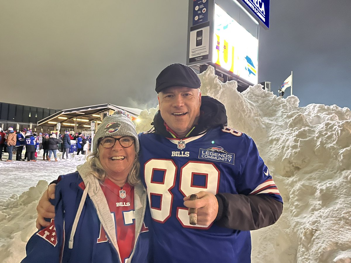 Tbog12's tweet photo. #mightbechilly #legend #GoBills #BillsMafia https://t.co/QEaO61M5DG