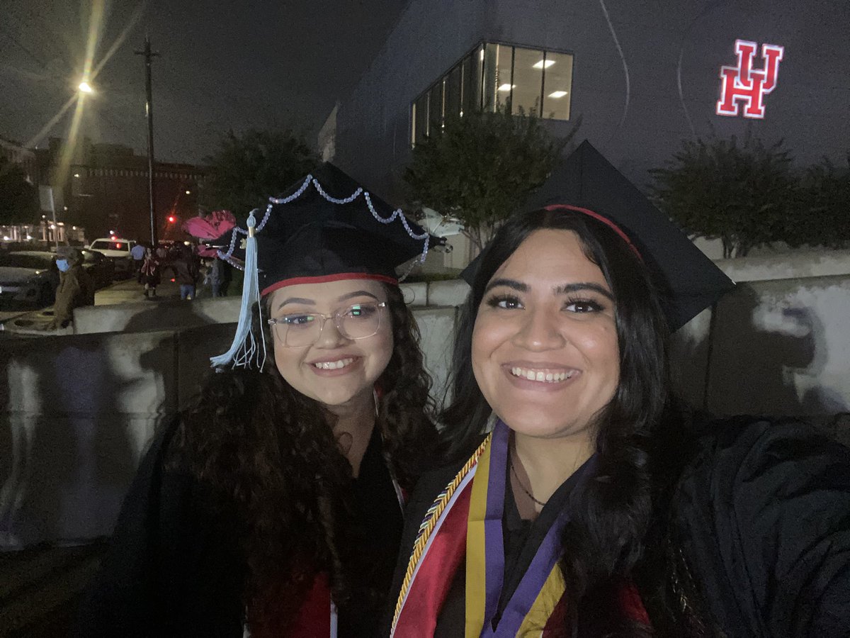 MaestraMata_'s tweet photo. Yesterday I finally got my degree!! Tears and smiles DEFINITELY worth it! #gocoogs #bilingualteacher #uhcoe https://t.co/J7FskR1hM5