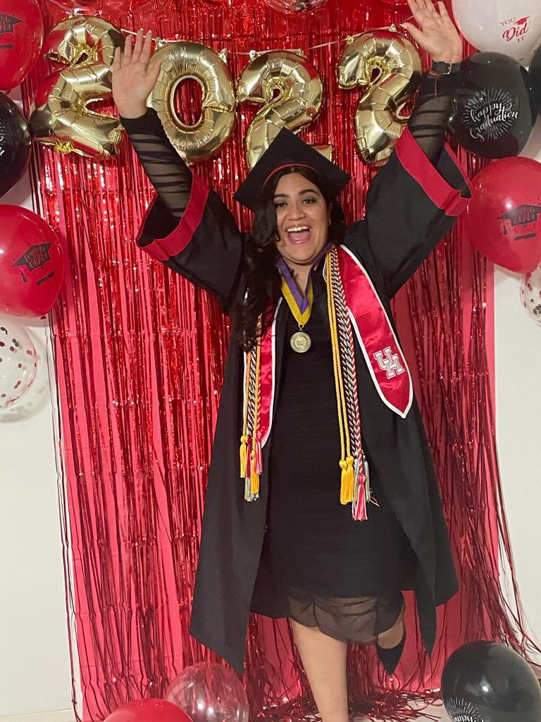 MaestraMata_'s tweet photo. Yesterday I finally got my degree!! Tears and smiles DEFINITELY worth it! #gocoogs #bilingualteacher #uhcoe https://t.co/J7FskR1hM5