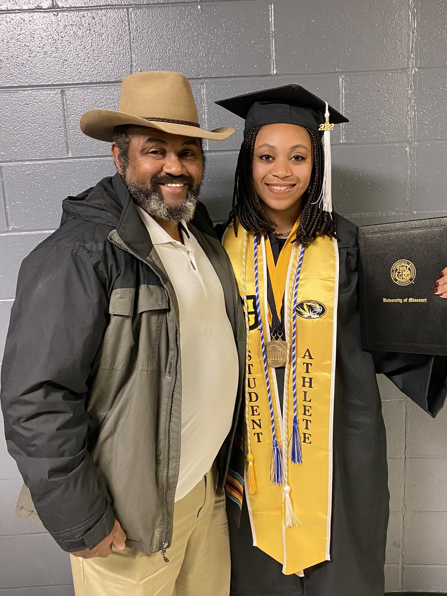 bamadavis2's tweet photo. Celebrating @morgandavis__’s University of Missouri graduation!! https://t.co/YoandE1wZx