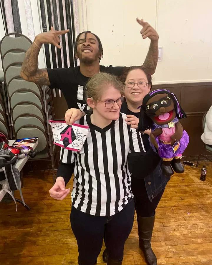 DanielATG215's tweet image. .@BCW_Wrestling_ 🔥 Gave a special girl a piece of my gear 😍 #4TheYouth