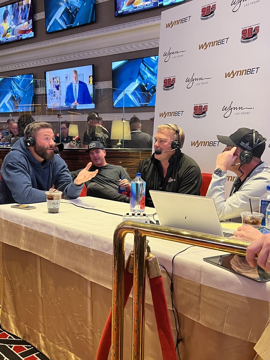 rachelnmarcus's tweet photo. Two Pats legends turned @WynnLasVegas⁩ into Boston West today. 

Great to have ⁦@Edelman11⁩ and ⁦@DrewBledsoe⁩ come by the Wynn Sports Book.

⁦@985TheSportsHub⁩ ⁦@scottzolak⁩ ⁦@WynnBET⁩

⁦ https://t.co/ZjV8RuzTMP