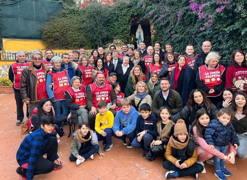 PatriziaDiCarlo's tweet photo. La #SpesaSospesa regala sempre grandi emozioni! Grazie alla generosità dei cittadini ed al grande impegno dei volontari abbiamo donato beni di prima necessità al Villaggio Solidarietà e Speranza di Suor Paola che accoglie bambini e ragazzi e dove la solidarietà è davvero di casa https://t.co/4mFRkCNceG