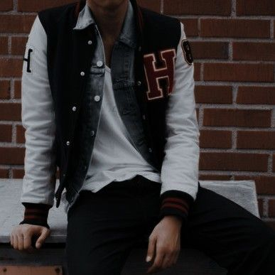 bubbleyeop's tweet image. mini au baekyeop ~ 𝒕𝒉𝒆𝒚 𝒅𝒐𝒏'𝒕 𝒌𝒏𝒐𝒘 𝒂𝒃𝒐𝒖𝒕 𝒖𝒔
Seungyeop é capitão do time de futebol da faculdade, e tem um romance secreto com Baekgyeul, um músico. Cansado de ser escondido, Baekgyeul termina o relacionamento, fazendo Seungyeop pensar em como provar seu amor.