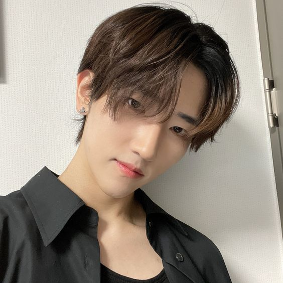 bubbleyeop's tweet image. mini au baekyeop ~ 𝒕𝒉𝒆𝒚 𝒅𝒐𝒏'𝒕 𝒌𝒏𝒐𝒘 𝒂𝒃𝒐𝒖𝒕 𝒖𝒔
Seungyeop é capitão do time de futebol da faculdade, e tem um romance secreto com Baekgyeul, um músico. Cansado de ser escondido, Baekgyeul termina o relacionamento, fazendo Seungyeop pensar em como provar seu amor.