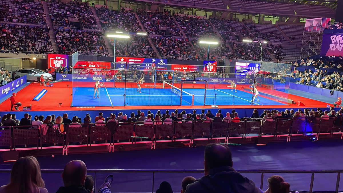 Yesterday @GibPadel president Ashley Perez was at the @WorldPadelTour Masters final in Barcelona by invitation from the organization.

There he presented the WPT International Manager with a token of appreciation from Gibraltar!

A meeting was also held… exciting times ahead! 🎾