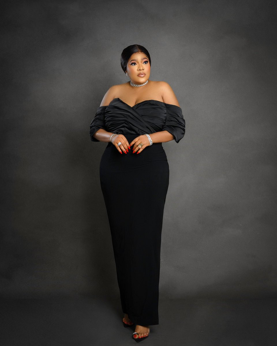 toyin_abraham1's tweet photo. I am a @thebalvenie maker…
I am humble in nature, passionate about my craft, dedicated to mastery.
.
Styled by @gabrielanthonys
.
Diamond @bozdiamonds
#thebalvenieng #thebalveniemakers #Ijakumo #bornagainstripper #toyinabraham #dec23rd https://t.co/j8LuWmdNrh