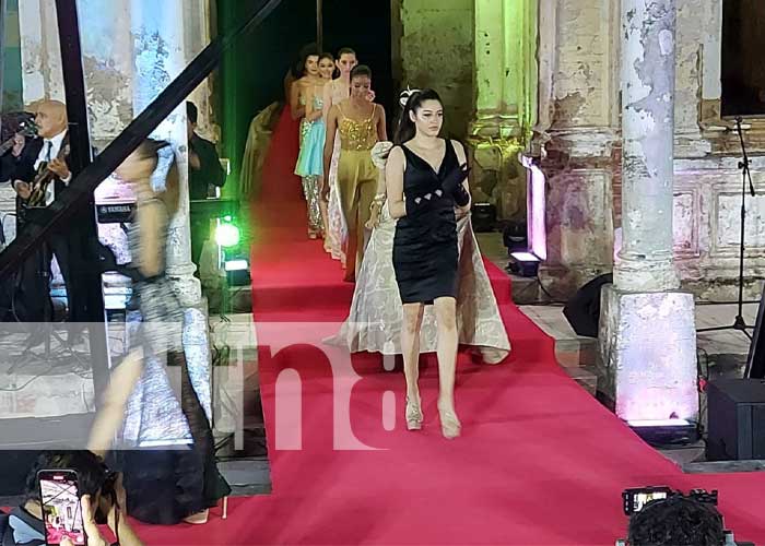 GuardabarNi's tweet photo. Espectacularidad y creatividad con Nicaragua Diseña en Granada
Muy contenta, su directora Camila Ortega Murillo, expresó que la plataforma estaba cerrando el año con broche de oro, ya por segunda vez consecutiva en esta ciudad hermosa.
#NicaraguaDiseña
#Nicaragua
#Granada 
#Tn8 https://t.co/XUjNC9FFvP