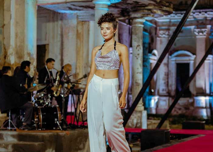 Espectacularidad y creatividad con Nicaragua Diseña en Granada
Muy contenta, su directora Camila Ortega Murillo, expresó que la plataforma estaba cerrando el año con broche de oro, ya por segunda vez consecutiva en esta ciudad hermosa.
#NicaraguaDiseña
#Nicaragua
#Granada 
#Tn8