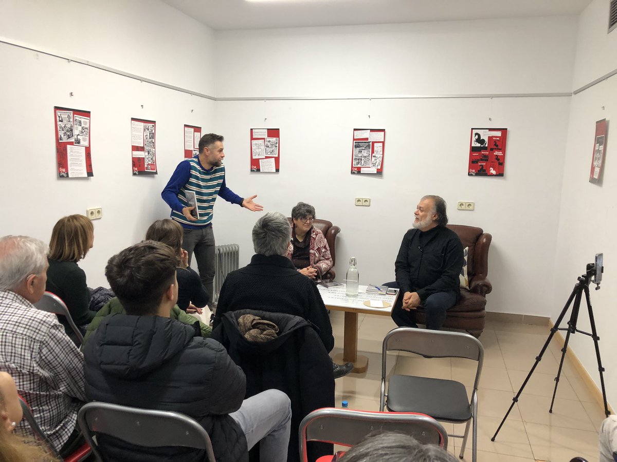 alfapla1's tweet photo. Aquest vespre a @lairreductible1 hem descobert que la #MontseAloy @cantireta no té límits, tal i com ens han dit el @jordiprenafeta i el @ciadebello. Gran poemari amb #Aumon, un no-lloc on succeeix l’amor i el desamor. #LinxEdicions https://t.co/Z8W71uQKG7