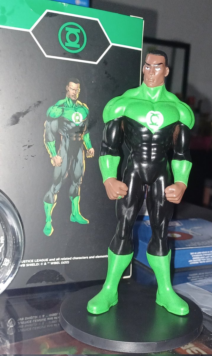 TheVideoGamHer's tweet photo. Got my @wfthecollection box today. #JusticeLeague #GreenLantern https://t.co/Y05pgxSjWl