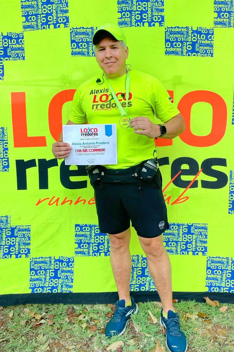AlexisFRADERA's tweet photo. Después de 5 años de haber corrido mi primer y único maratón, decidí reiniciar desde cero, y aquí estoy graduándome de Kinder. Hoy recibí mi diploma y medalla de “Ya sé correr”, del formidable Club de Running Locorredores, y la emoción de llegar a la meta sigue siendo la misma! https://t.co/5rhwwKzZ7w