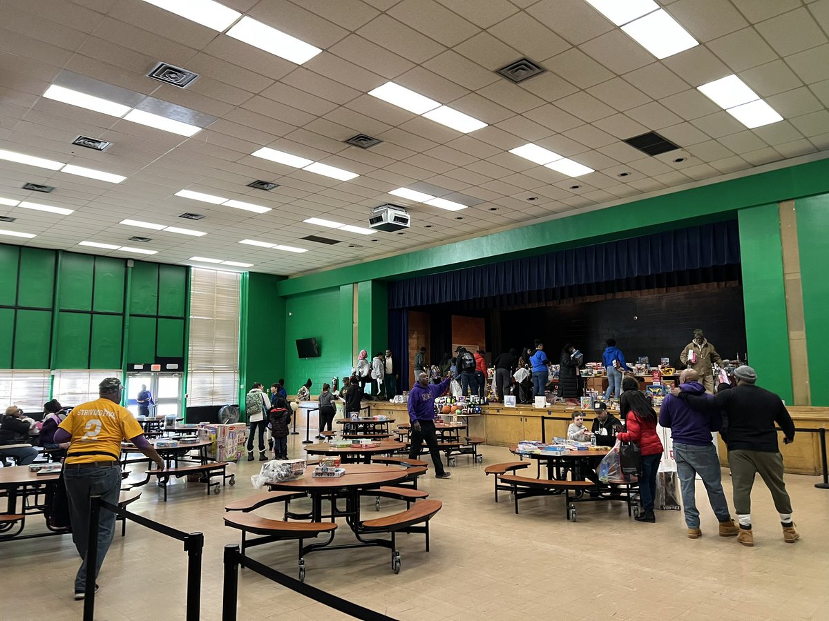 kga95aka's tweet photo. Great turn out for a great cause… Toys for Tots!! #allinforalbany https://t.co/Xjt3X4TgqG
