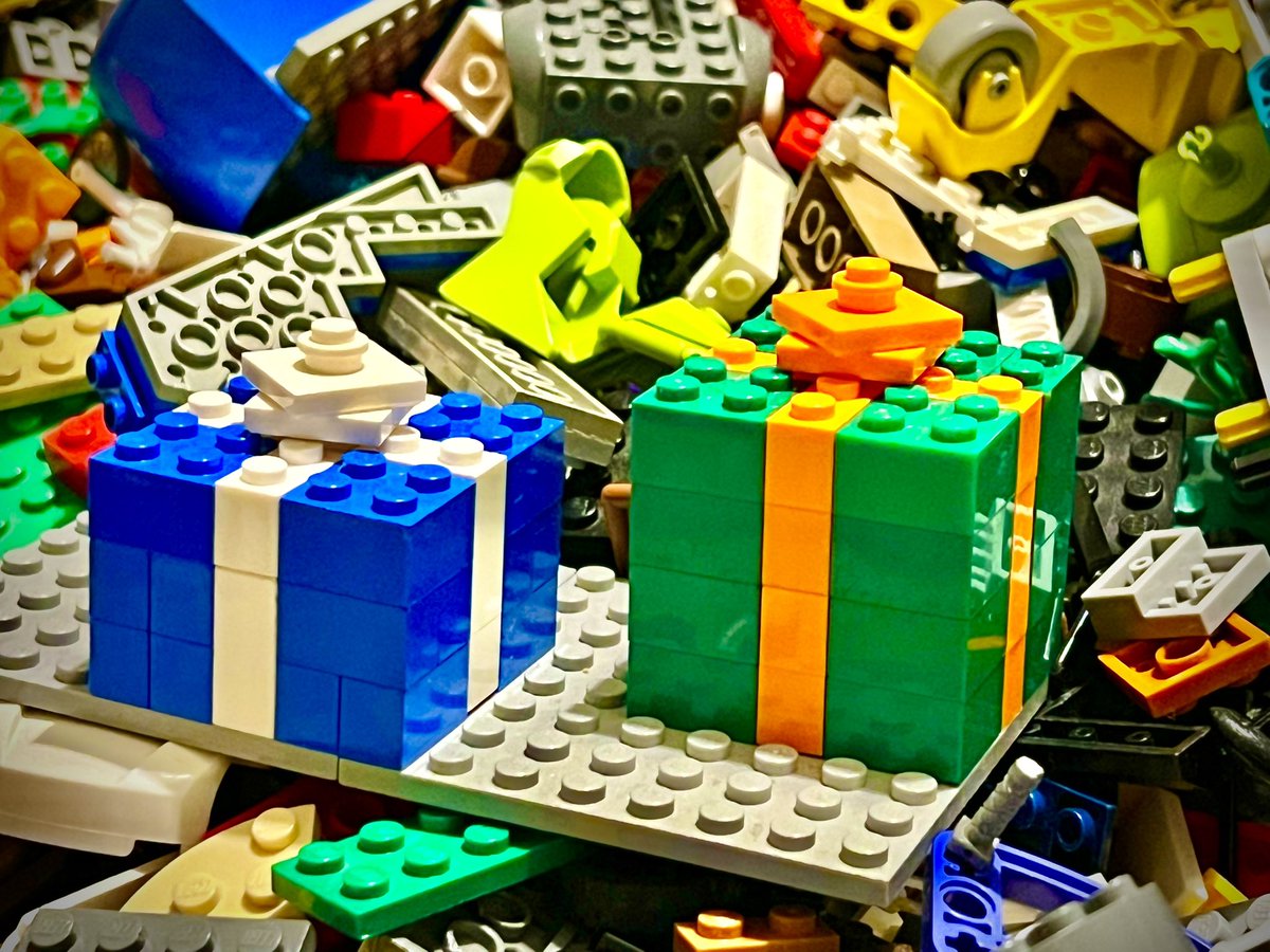 philstuart's tweet image. Here’s a couple of pressies from the eldest #buildtogive @LEGO_Group
