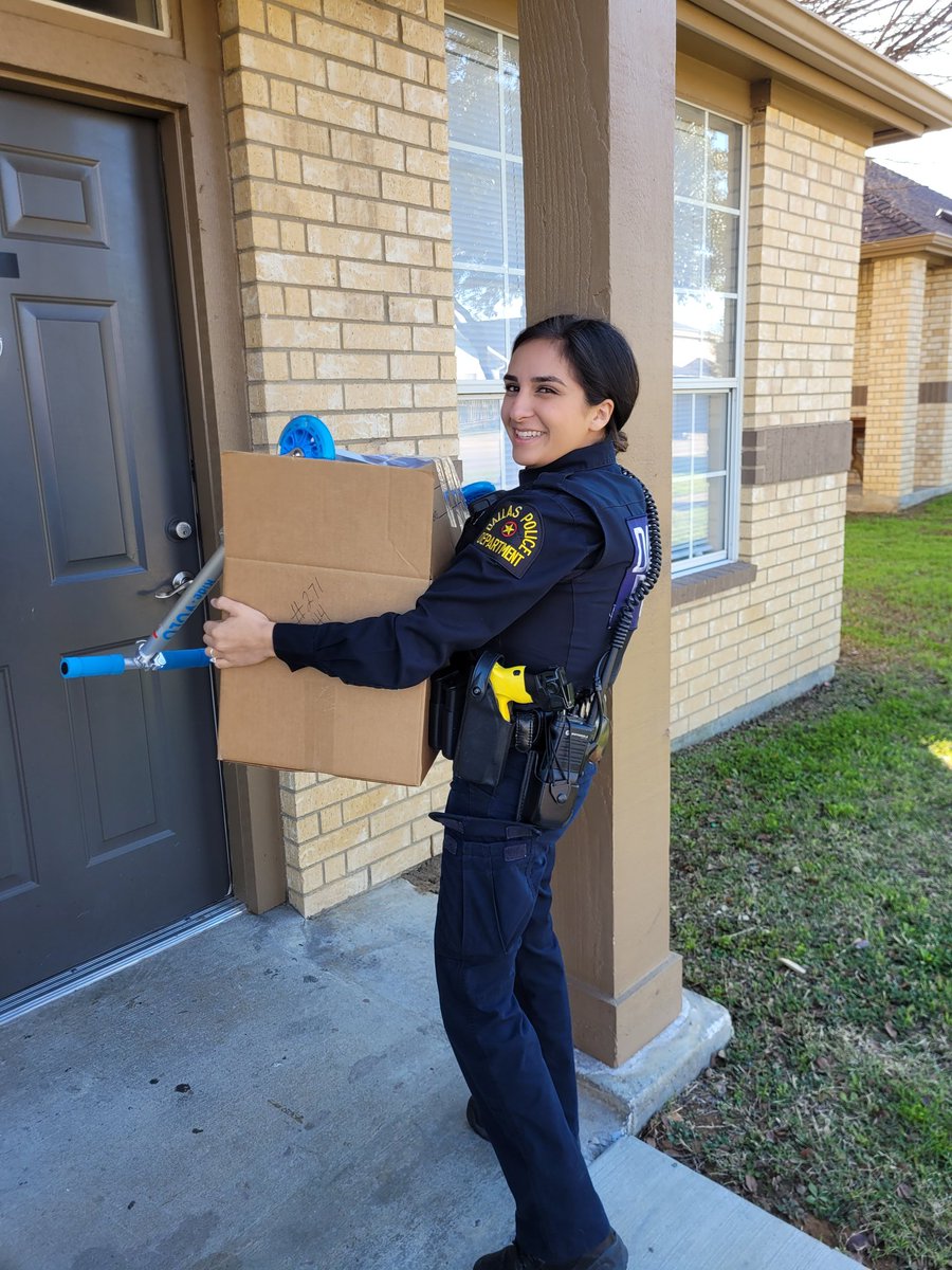DPDSWNPO's tweet image. It's that time of year again. Southwest NPOs assisting with the Santa Cop Event, delivering toys for the holiday season. #Santacops
