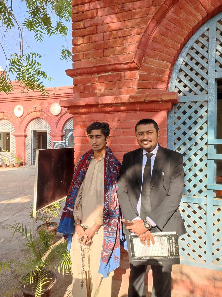 BarmerDurg's tweet photo. #Pakistan के एक वकील रोशन अली मल्लाह ने वहाँ की जेल में बंद राजस्थान के बाड़मेर जिले स्थित #सेड़वा थाना क्षेत्र के जानपालिया गांव के मानसिक बीमार युवक शबीर दर्श के लिए खूब कोशिश कर उसे भारत भेजने  के आदेश करवाये हैं. 
विस्तृत रिपोर्ट जल्दी ही 
@TheBarmerTimes
पर 
@RoshanMallah https://t.co/VnyXq5HpDn