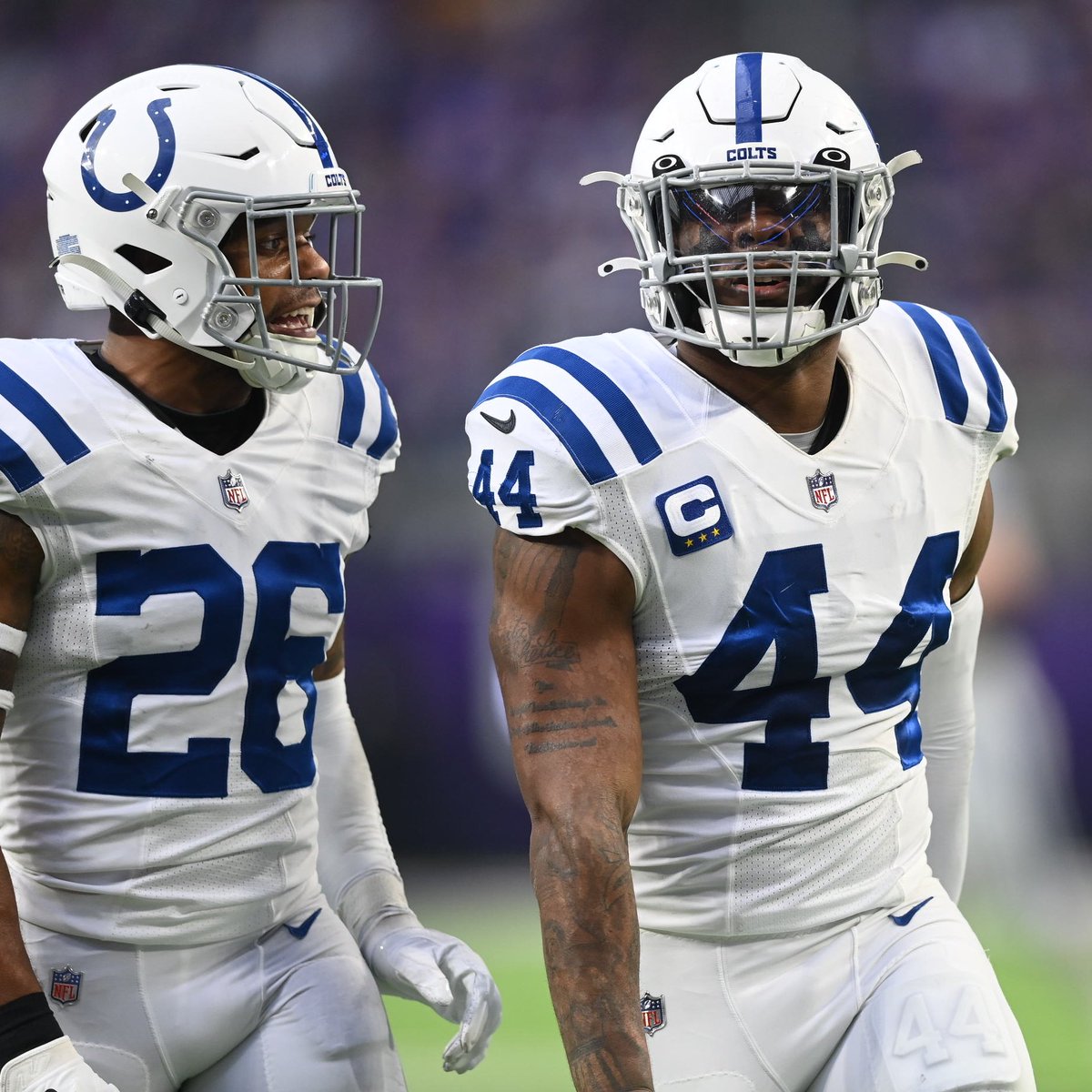 Colts's tweet photo. Defense in the first half:

- 1 pick six
- 1 blocked punt for TD
- 0 points allowed
- 2 turnovers
- 3 first downs
- 0/6 on third down
- 27 net passing yards

🚀🚀🚀 https://t.co/bA3tai0ttR