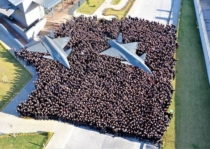 Evet canım burası Saraçhane, oradakilerin de biri Ekrem İmamoğlu öteki Meral Akşener.. 🤓

#KIZILELMA