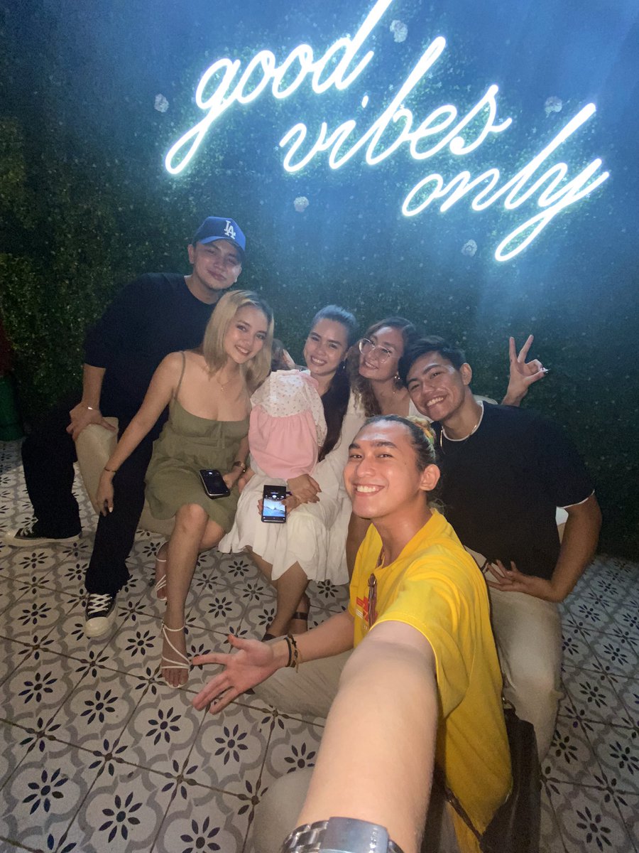 djdesquitado's tweet photo. year end christmas date 🎄💗 #since2015 https://t.co/8rTRj2mHHF