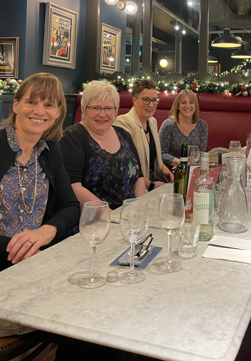 LinzyWolloff's tweet photo. And the other half of the table @SallySingh_ @NikkiGardiner1 #JoMc @REvans_Breathe 🤗 https://t.co/pfSP0TSYdn