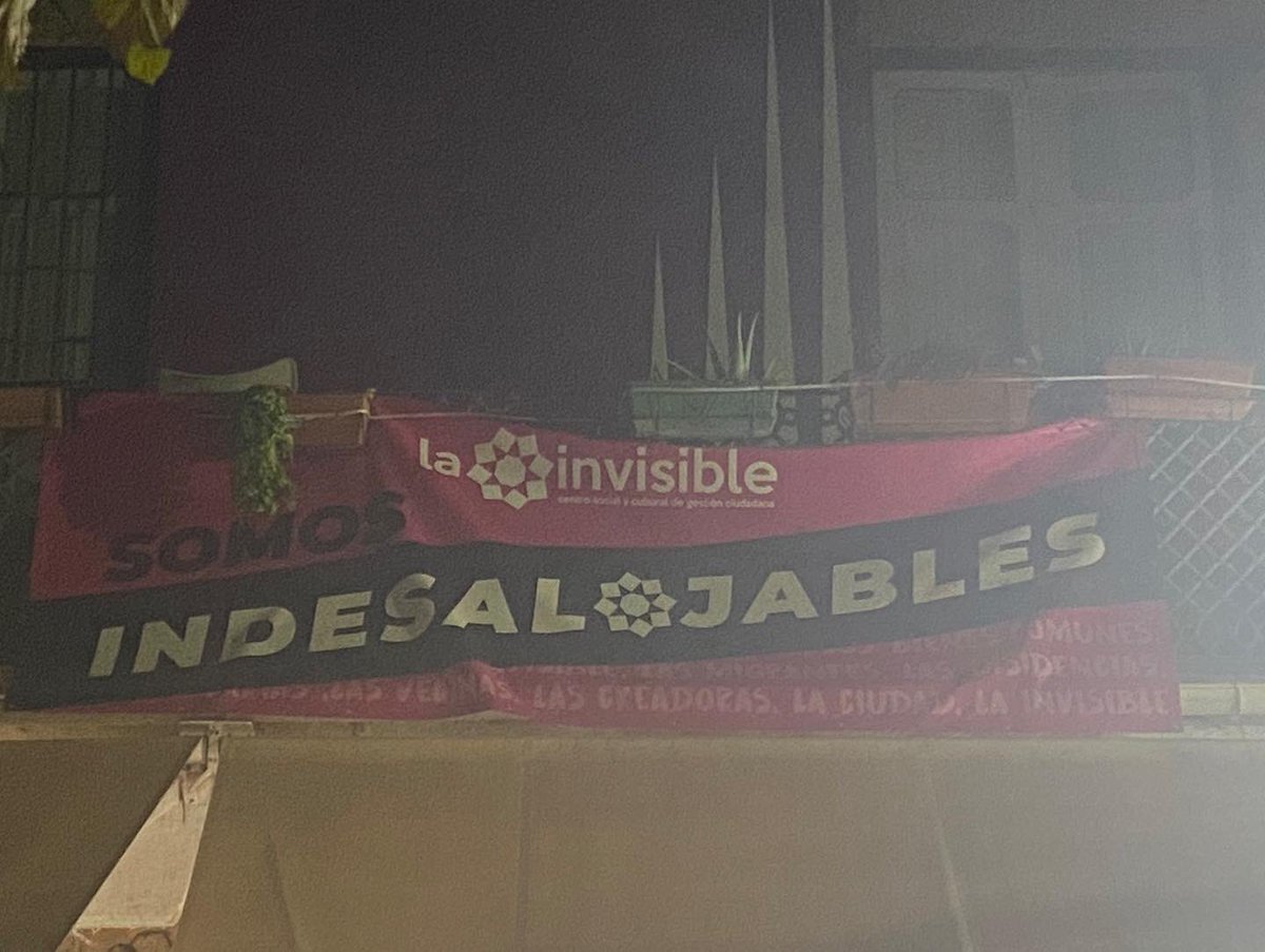 ROSARIOcontARTE's tweet photo. Málaga alternativa en Navidad. #LaInvisible, Indesalojables y en Movimiento.
#NuestraTierraNoSeVende
#NuestraTierraSeDefiende 💚 https://t.co/6eiSVk2lrx
