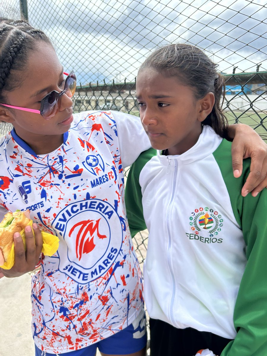 PaulLopezEc's tweet photo. Admirable estas chicas!

Un rival digno @Federios7 

Felicitaciones @SieteMaresFc ya en Semifinales de la #ConmebolEvolution U 14 ⚽️❤️👸

@solmunoza 
@FEFecuador 
@Futb_FemeninoEc 
@FutFemeninoMas 
@aistahler 
@AVAstudillo 
@gsportsecu https://t.co/wKdAVvgH7I