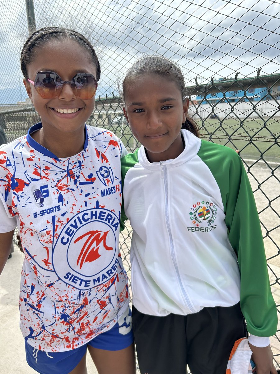 PaulLopezEc's tweet photo. Admirable estas chicas!

Un rival digno @Federios7 

Felicitaciones @SieteMaresFc ya en Semifinales de la #ConmebolEvolution U 14 ⚽️❤️👸

@solmunoza 
@FEFecuador 
@Futb_FemeninoEc 
@FutFemeninoMas 
@aistahler 
@AVAstudillo 
@gsportsecu https://t.co/wKdAVvgH7I
