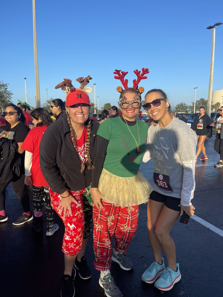 lisajnew's tweet photo. @VineyardsVipers @mrswaltersPE @ccpsDRIVE2BFIT @collierschools @GOTRI @gotrcc What an amazing morning with our team at the Reindeer Run end of season 5k! Way to go!! #vesgotrRocks #gotr #ProudCoaches #ThanksLadies https://t.co/W7aIp4Hwc5